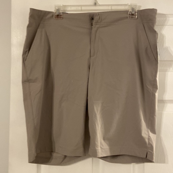 Columbia Women’s Shorts size 14 brand new with tags color gray - Picture 2 of 16